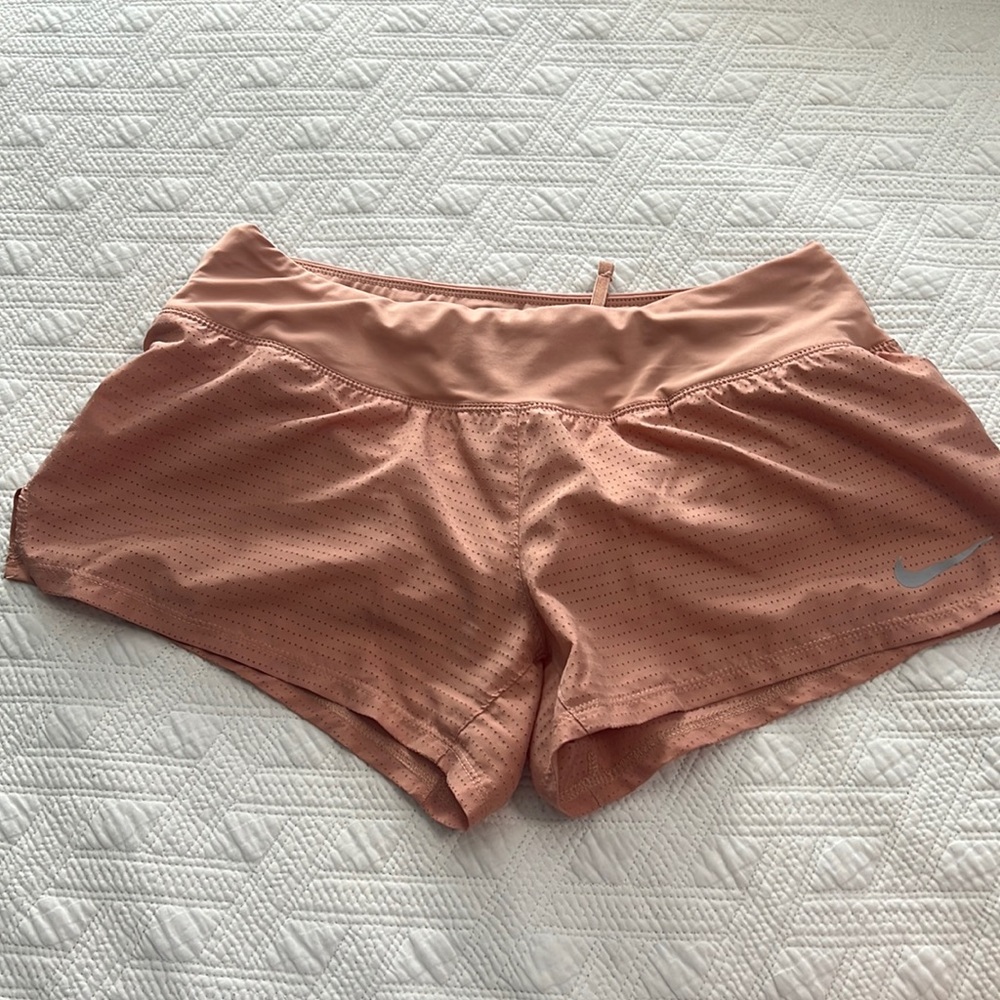 Nike Light Peach Size Small Shorts